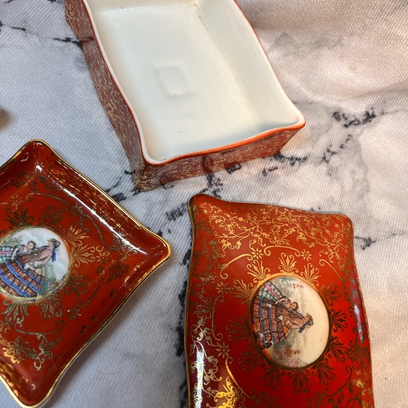 1950’s Victorian Vanity Trinket Set - Picture 7 of 15